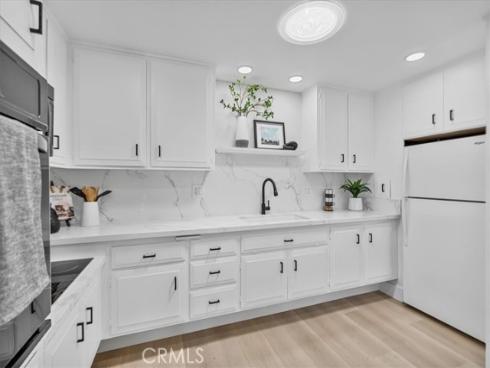 1600  Northwood Rd.  M11-275B , Seal Beach, CA