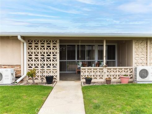 13061  Oak hill Dr  221B , Seal Beach, CA