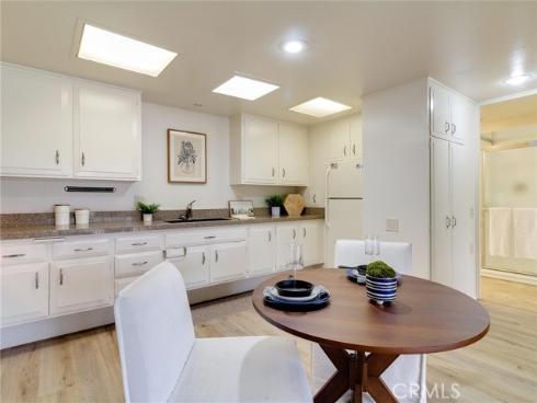 13061  Oak hill Dr  221B , Seal Beach, CA