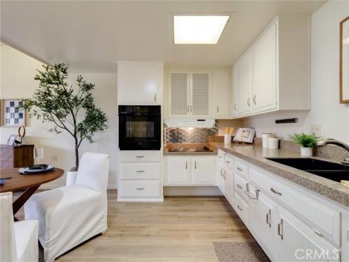 13061  Oak hill Dr  221B , Seal Beach, CA