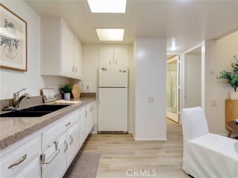 13061  Oak hill Dr  221B , Seal Beach, CA