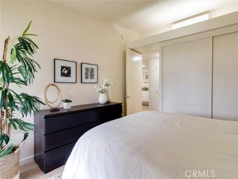 13061  Oak hill Dr  221B , Seal Beach, CA