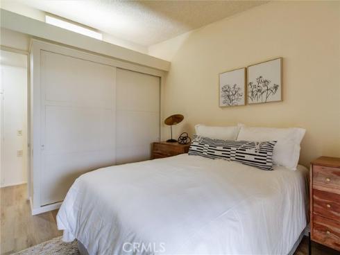 13061  Oak hill Dr  221B , Seal Beach, CA