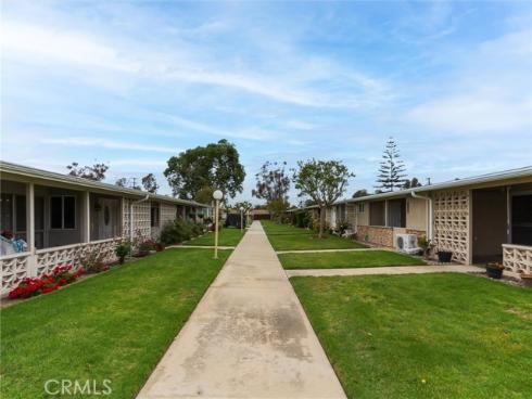 13061  Oak hill Dr  221B , Seal Beach, CA