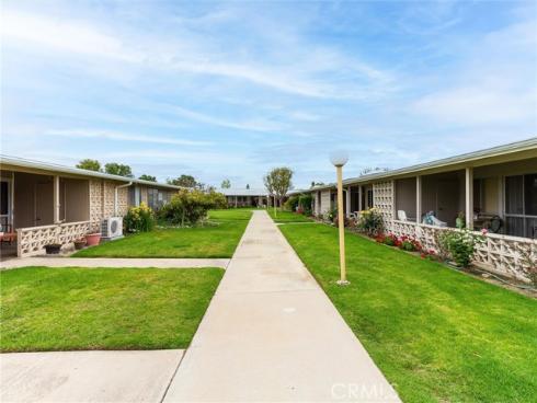 13061  Oak hill Dr  221B , Seal Beach, CA