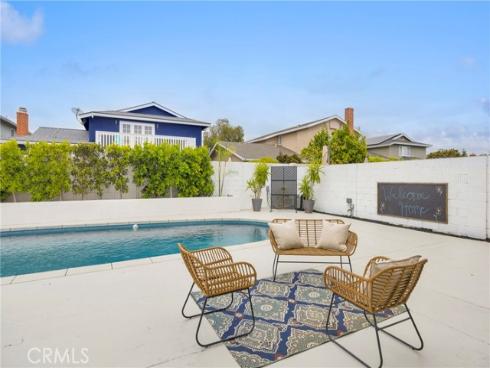 4817 Hazelnut Avenue, Seal Beach, CA