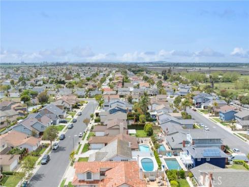 4817 Hazelnut Avenue, Seal Beach, CA