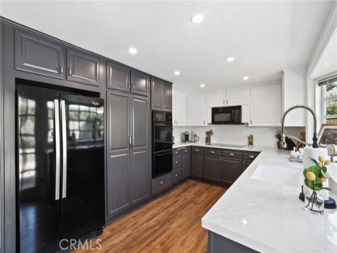 4401 Hazelnut Avenue, Seal Beach, CA