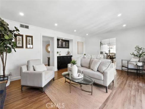 4401 Hazelnut Avenue, Seal Beach, CA