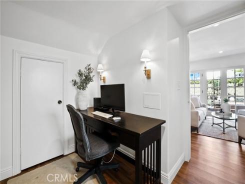 4401 Hazelnut Avenue, Seal Beach, CA