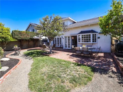 4401 Hazelnut Avenue, Seal Beach, CA