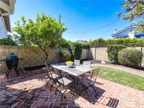 4401 Hazelnut Avenue, Seal Beach, CA