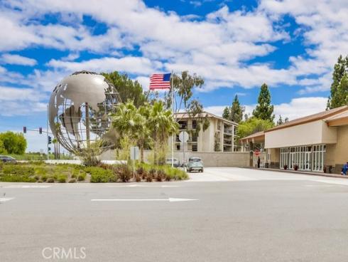 13983  Thunderbird  3K  Drive, Seal Beach, CA