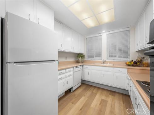 1930 St John 29L RoadM-15, Seal Beach, CA