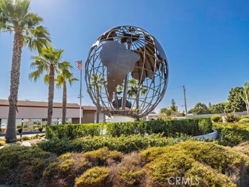 13881  Thunderbird  M1-63E  Drive, Seal Beach, CA