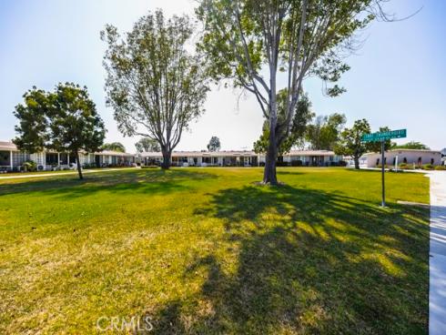 13881  Thunderbird  M1-63E  Drive, Seal Beach, CA