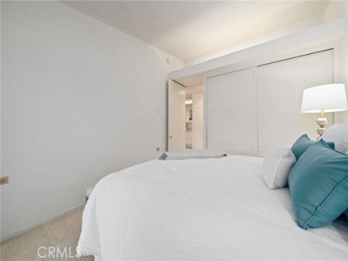 1670 Interlachen 43J Road, Seal Beach, CA