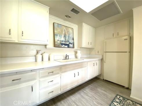 1441 Monterey Rd. M2-61j , Seal Beach, CA