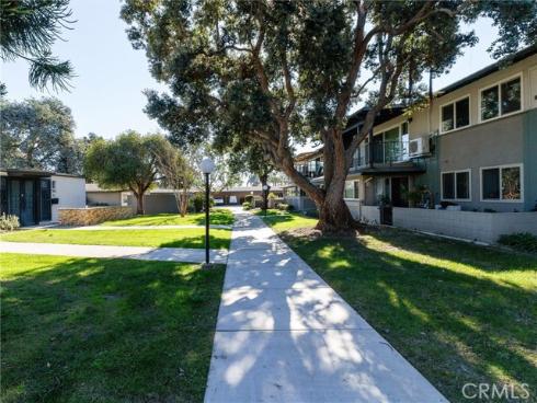 13360  Del Monte  2-B  Drive, Seal Beach, CA