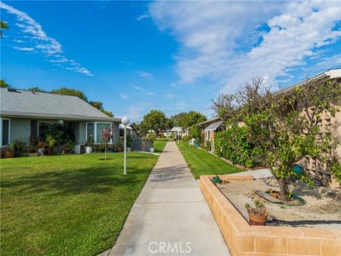 1681  Tam 0'shanter  10J M12  Road, Seal Beach, CA