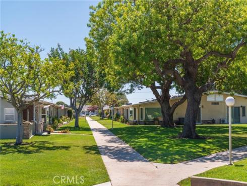 1681  Tam 0'shanter  10J M12  Road, Seal Beach, CA