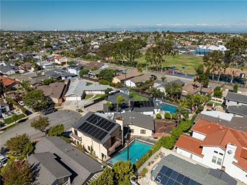 412  Emerald  , Seal Beach, CA