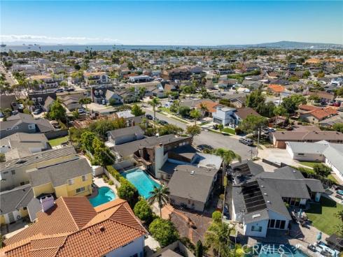 412  Emerald  , Seal Beach, CA