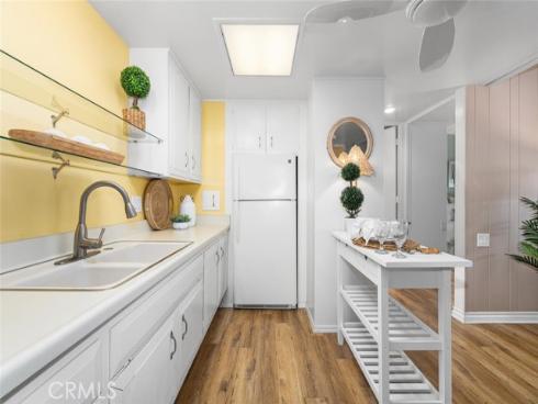 1121  Northwood  237D  M9  Road, Seal Beach, CA