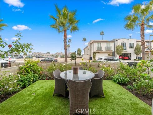 15  Marina Way  , Seal Beach, CA