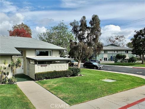 1891 Mckinney 26B Way, Seal Beach, CA