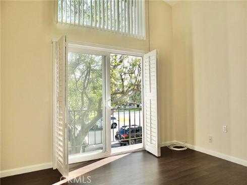 1891 Mckinney 26B Way, Seal Beach, CA