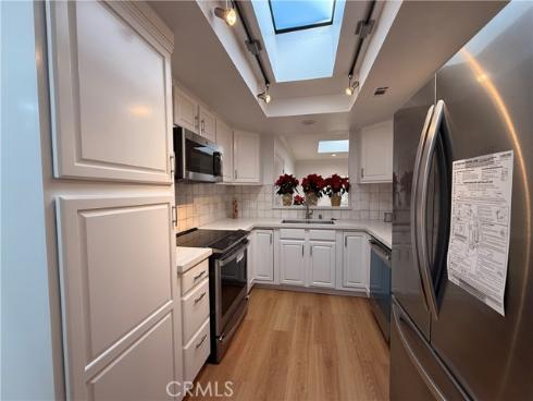 1921  Saint John  35C  Road, Seal Beach, CA