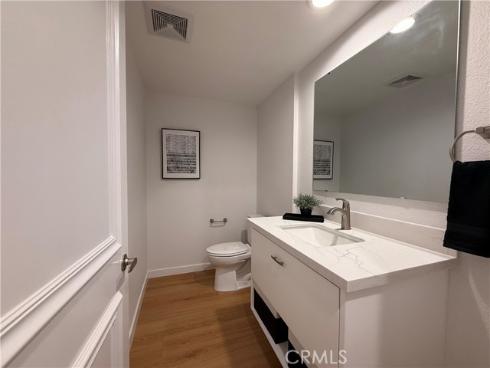 1921  Saint John  35C  Road, Seal Beach, CA