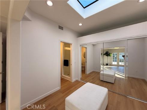 1921  Saint John  35C  Road, Seal Beach, CA