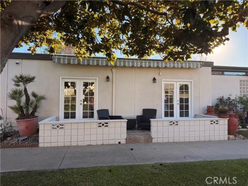 1921  Saint John  35C  Road, Seal Beach, CA