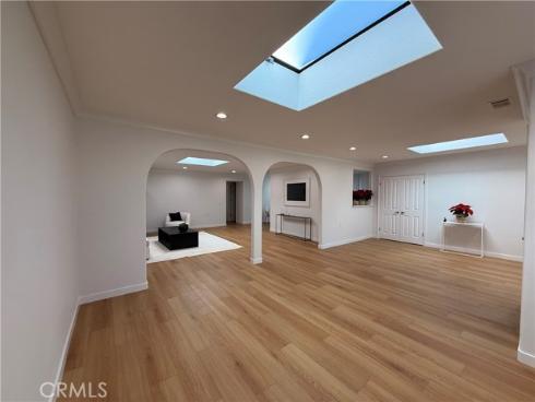 1921  Saint John  35C  Road, Seal Beach, CA