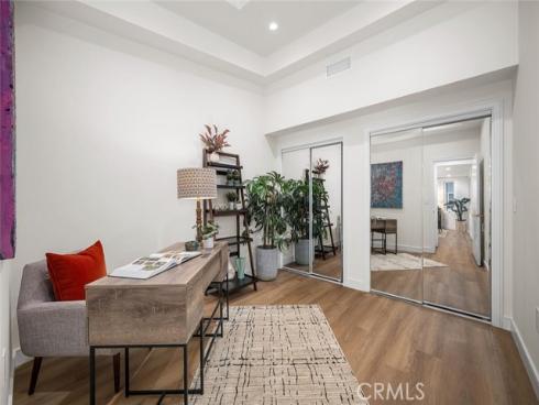 1271  Kenwood  163L  RoadM-7, Seal Beach, CA