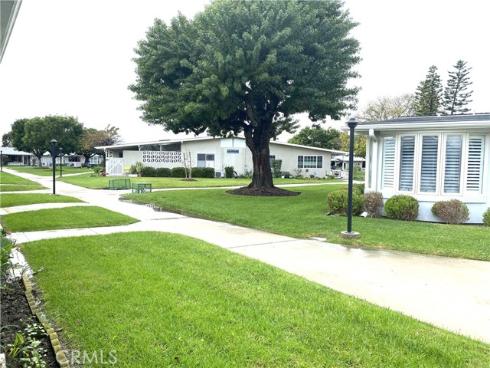 1621  Monterey Rd., M2-19h  , Seal Beach, CA