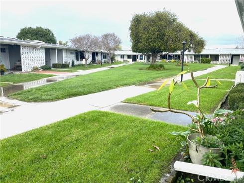 1621  Monterey Rd., M2-19h  , Seal Beach, CA