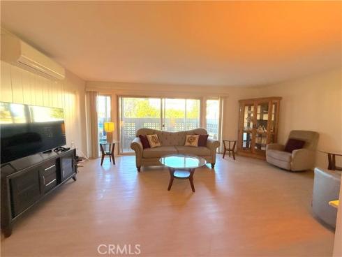 1811  Saint John  41E  Road, Seal Beach, CA