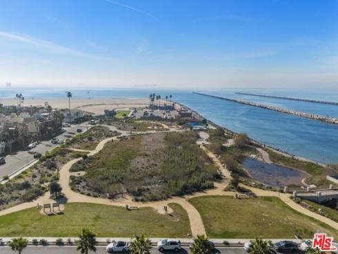 306 Regatta Way, Seal Beach, CA