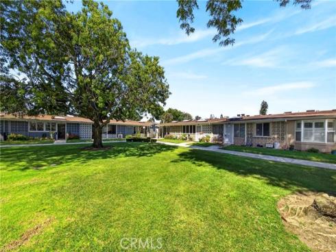 13610  Burning tree  3J  Lane, Seal Beach, CA