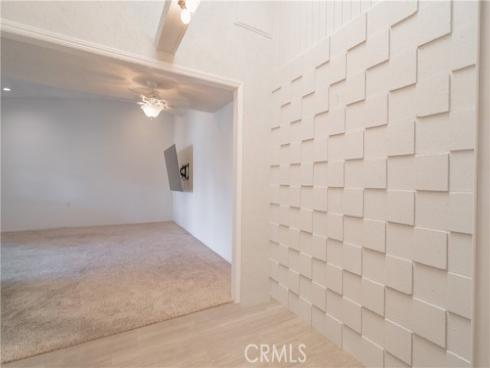 1880  St John Rd Mut 15, 33b  , Seal Beach, CA