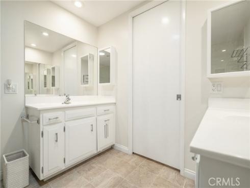 1880  St John Rd Mut 15, 33b  , Seal Beach, CA