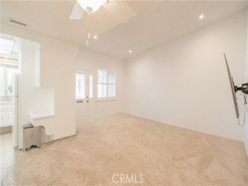 1880  St John Rd Mut 15, 33b  , Seal Beach, CA