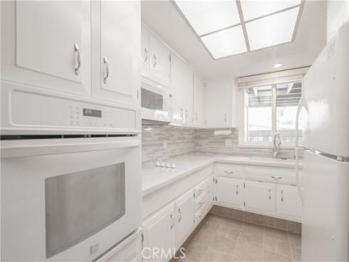 1880  St John Rd Mut 15, 33b  , Seal Beach, CA