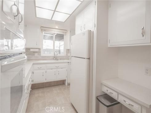 1880  St John Rd Mut 15, 33b  , Seal Beach, CA