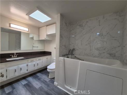 13701  Annandale Dr, 16z  16Z  DriveM1-16Z, Seal Beach, CA