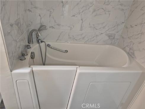 13701  Annandale Dr, 16z  16Z  DriveM1-16Z, Seal Beach, CA