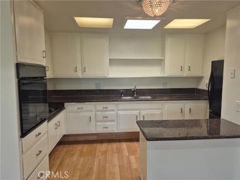 13701  Annandale Dr, 16z  16Z  DriveM1-16Z, Seal Beach, CA